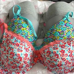 3 FREEBIES!   —— 4 bras, 2 shorts——